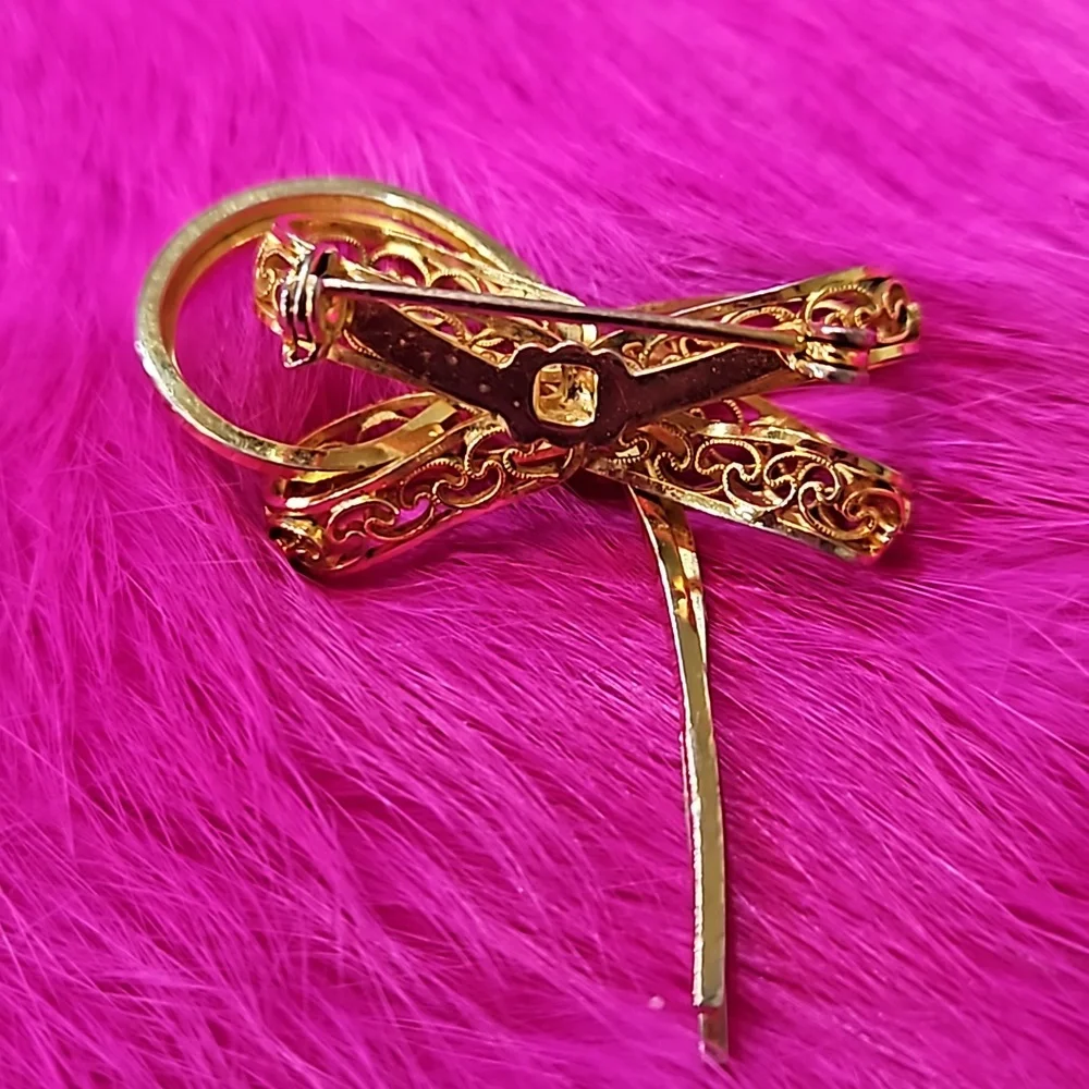 UNIQUE CAMEO‎ CENTER GOLD FILIGREE FLOWER BROOCH